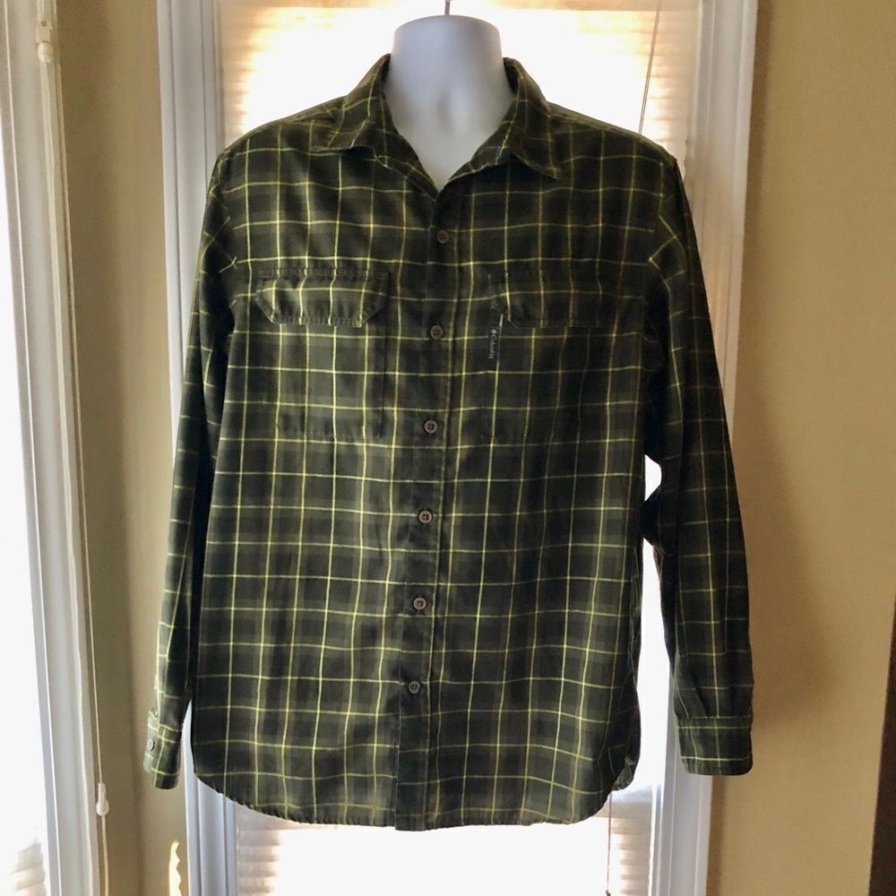 Columbia Button Down w/collar Shirt